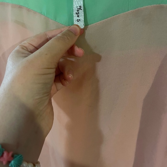 Adorable four quarter sleeve top - Picture 4 of 4